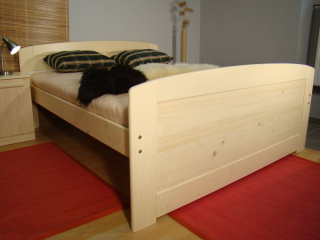 dřevěná zvýšená manželská postel PAVLA SENIOR